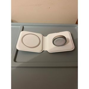 apple travel magsafe charging station